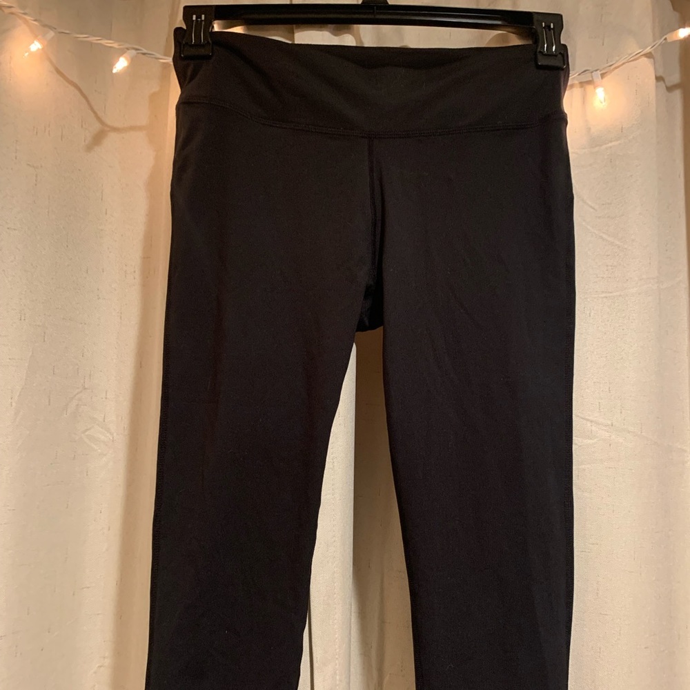 Fabletics Powerform Dhyana Capri- Size M